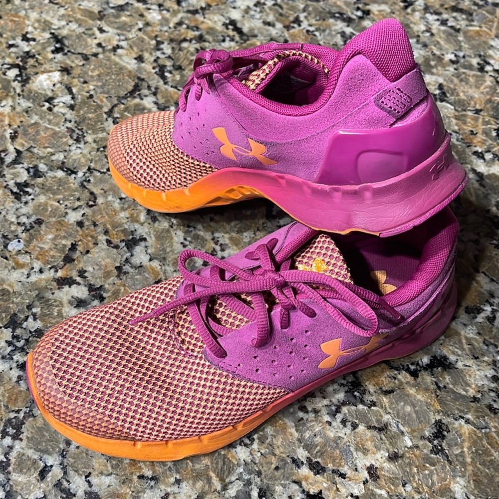 Under Armour Kids Flow running shoe. Big kid 6.5Y (USA) lunar pink and orange.